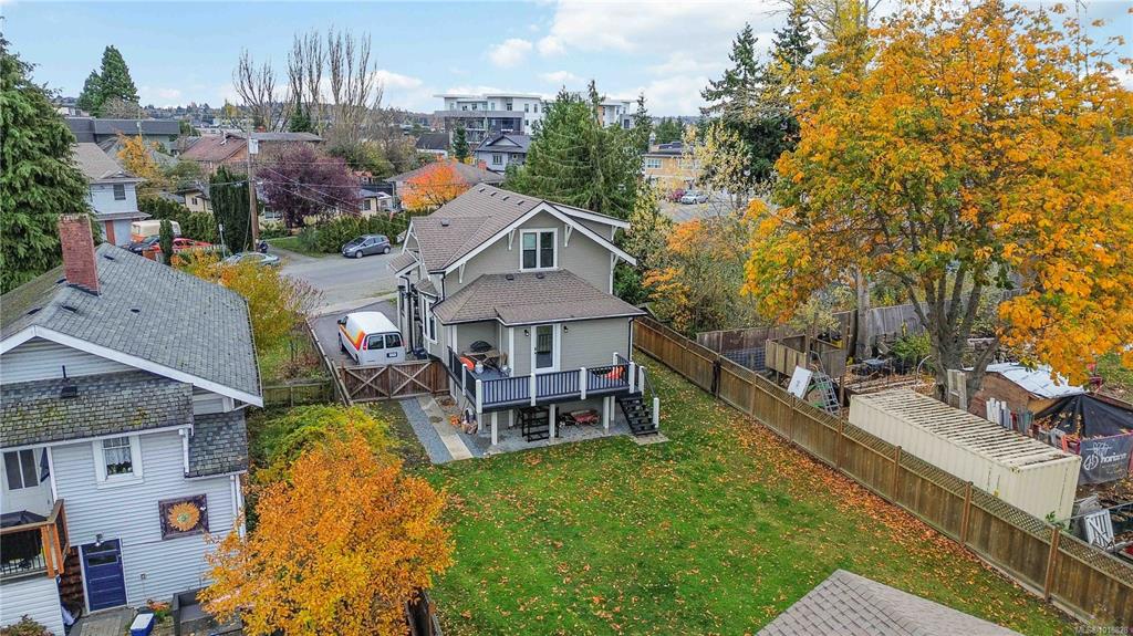 Fifth View of 3354 Harriet Rd, Saanich, BC, V8Z 3S4