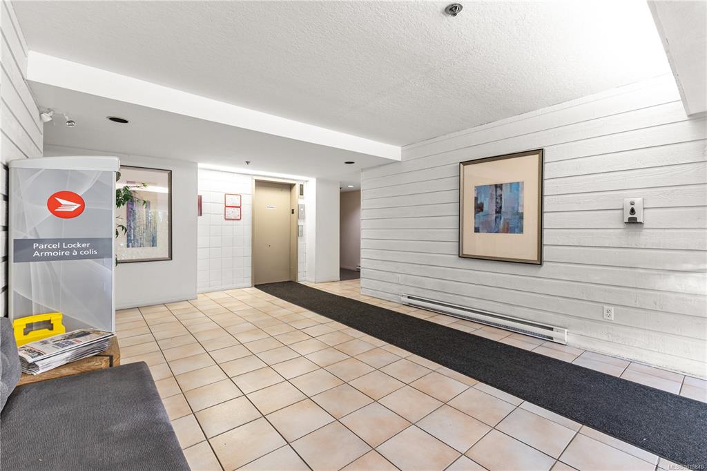 Fourth View of 3277 Glasgow Ave, Cragie Knoe, Saanich, BC, V8X 1M3