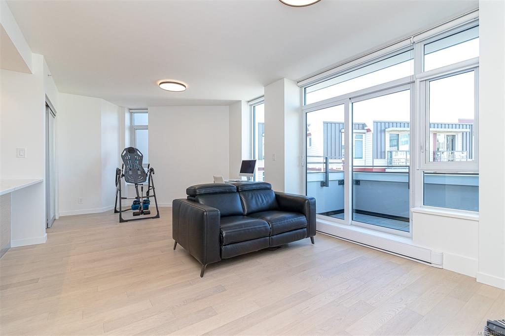 Third View of 530 Michigan St, Capital Park, Victoria, BC, V8V 0G2