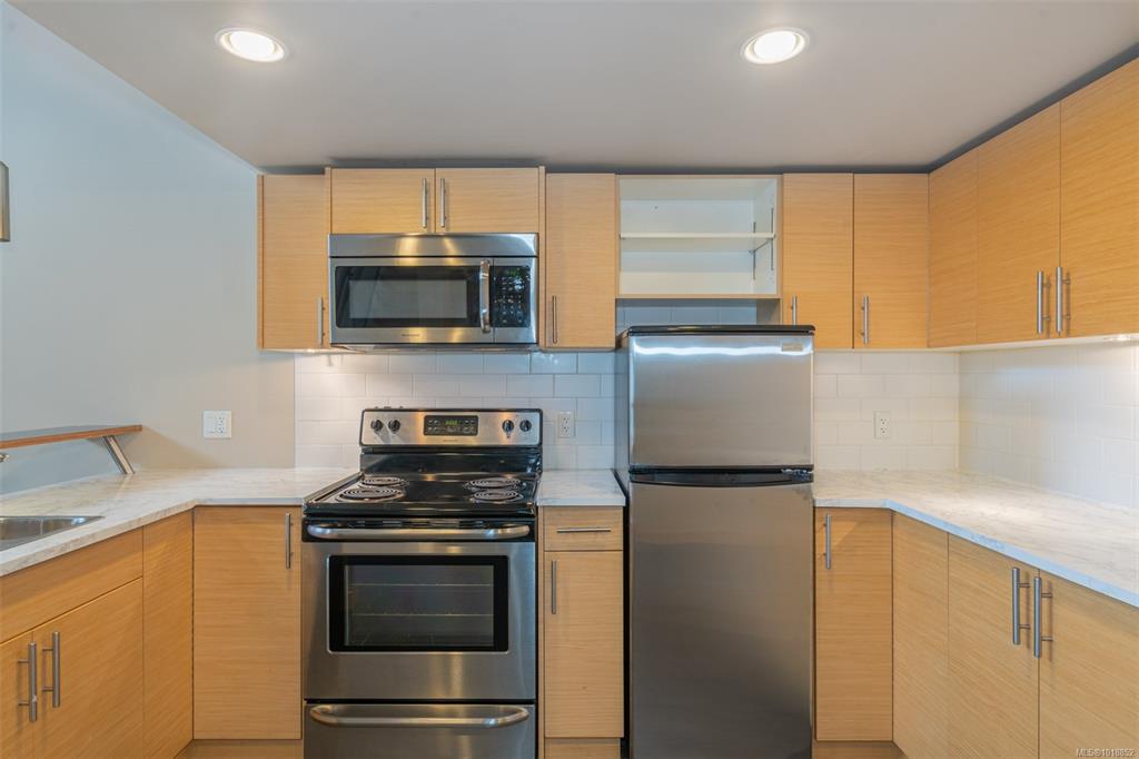 Fourth View of 787 Tyee Rd, Victoria, BC, V9A 7R5