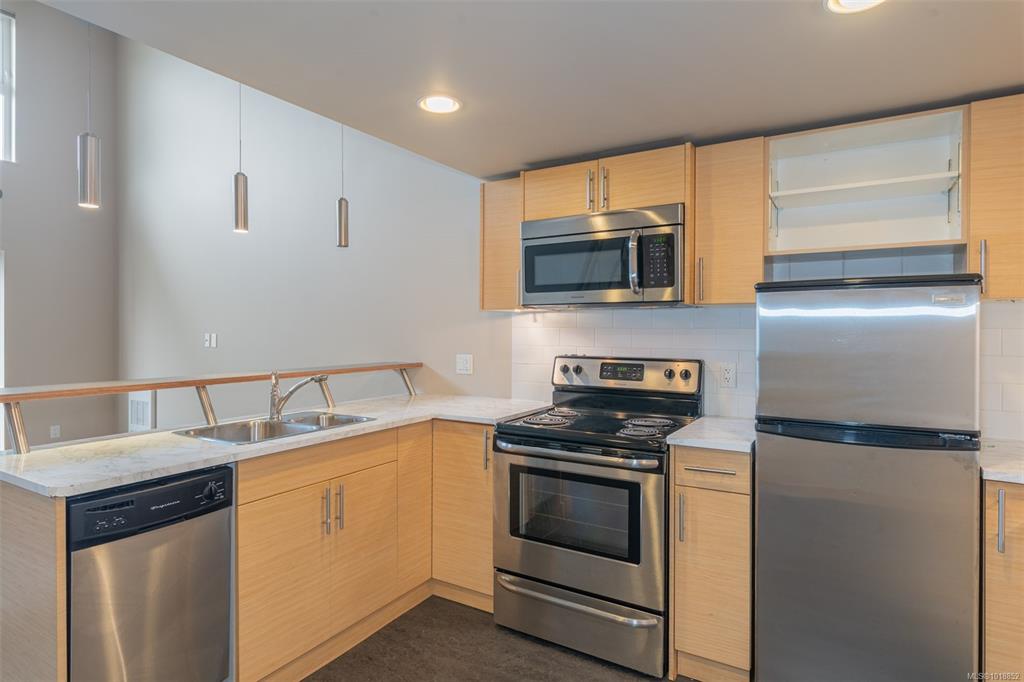 Fifth View of 787 Tyee Rd, Victoria, BC, V9A 7R5