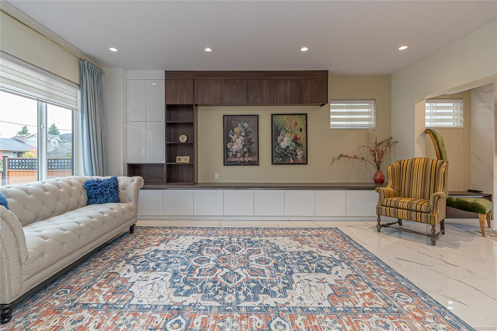 Fifth View of 2328 Dunlevy St, Oak Bay, BC, V8R 5Y9