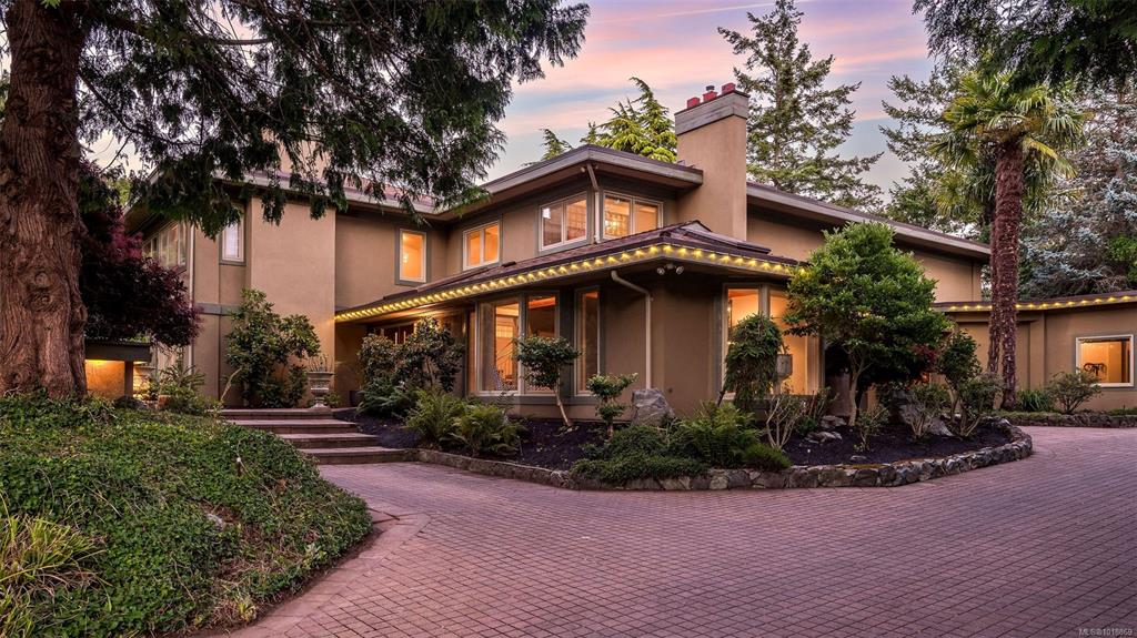 Second View of 2895 Lansdowne Rd, Oak Bay, BC, V8R 3P8