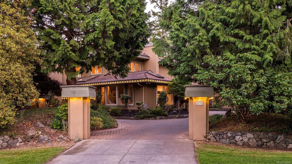 Third View of 2895 Lansdowne Rd, Oak Bay, BC, V8R 3P8