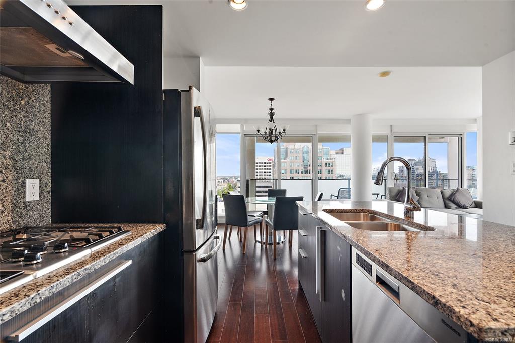 Fifth View of 707 Courtney St, The Falls, Victoria, BC, V8W 0A9