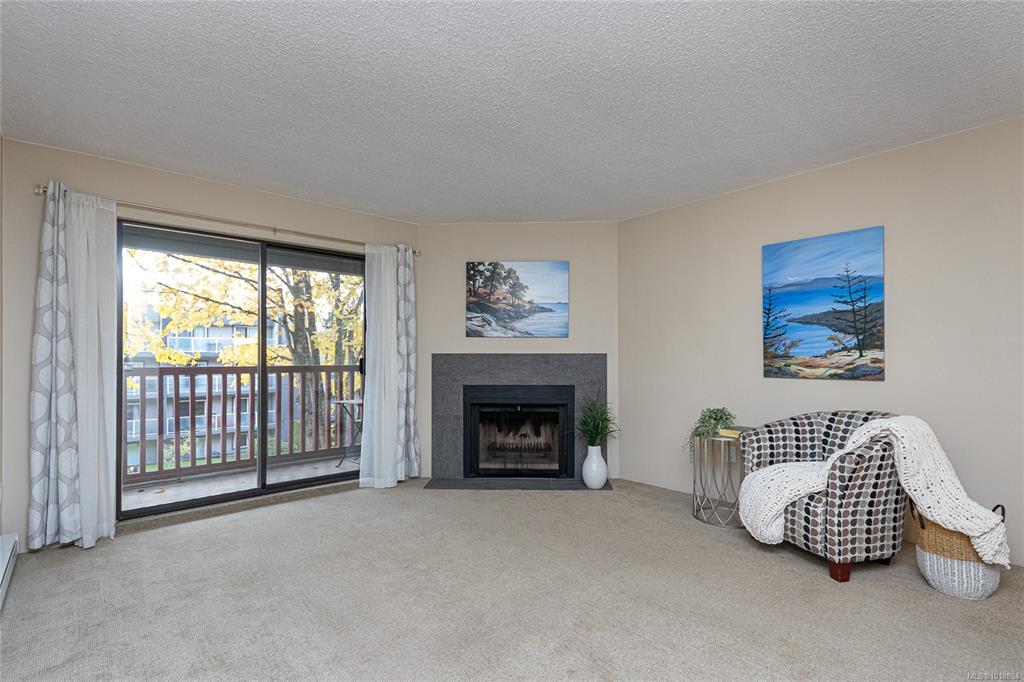 Fifth View of 3255 Glasgow Ave, Saanich, BC, V8X 1E5