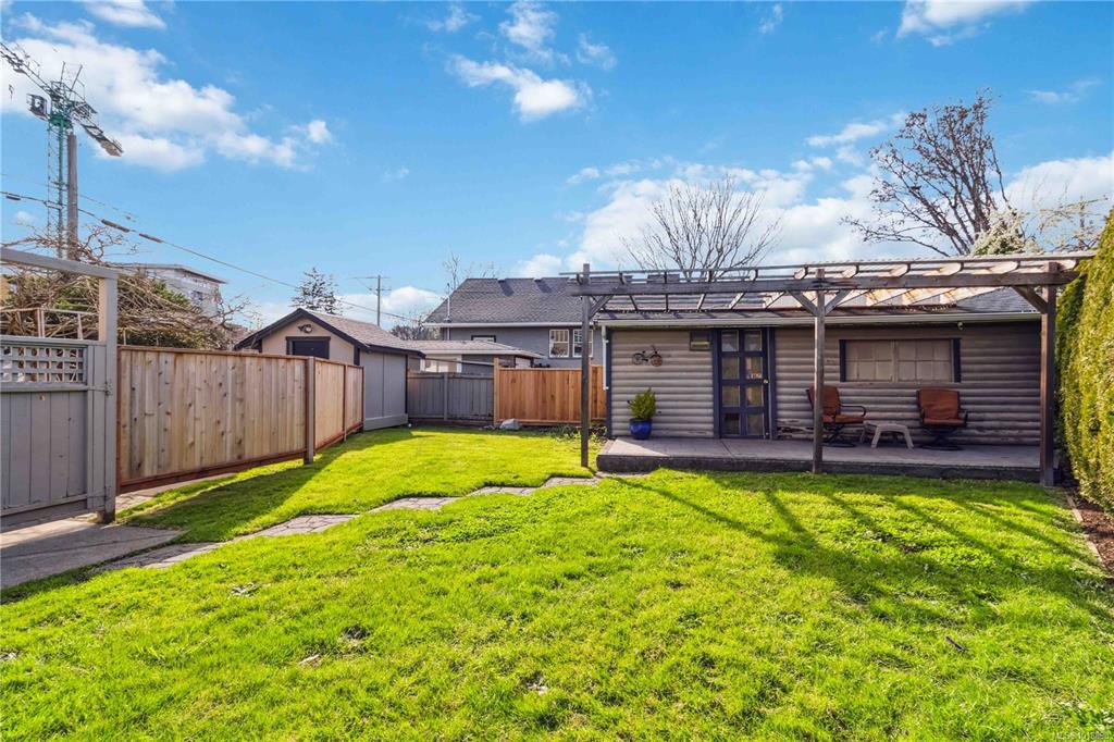 Fourth View of 806 Old Esquimalt Rd, Esquimalt, BC, V9A 4X1