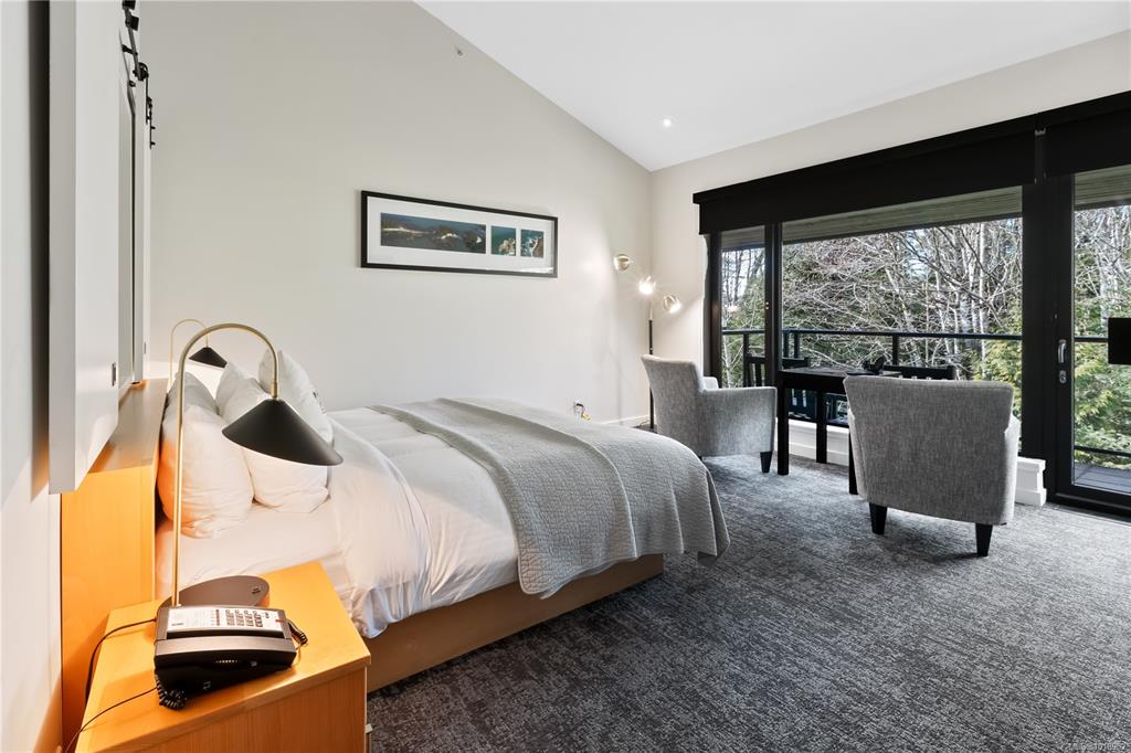 596 Marine Dr, 1018902, BC,