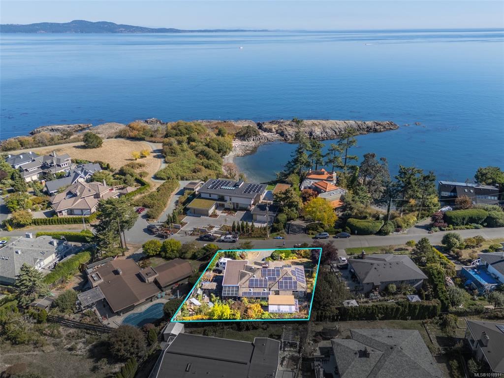 Third View of 4490 Shore Way, Saanich, BC, V8N 3V2