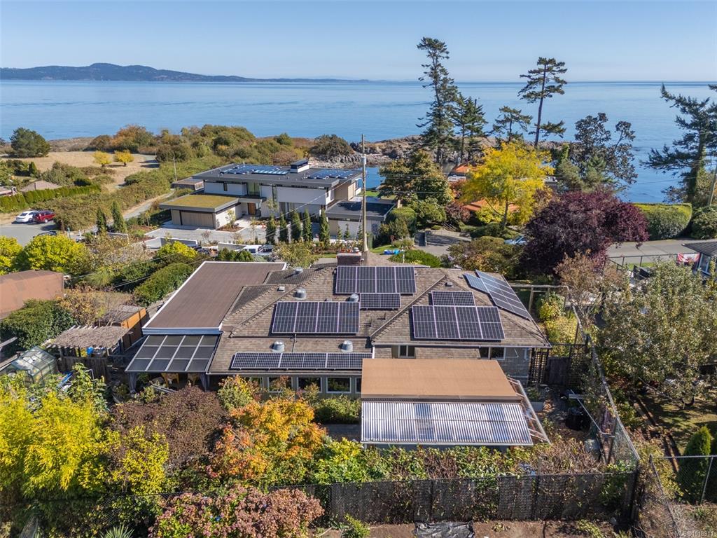 Fourth View of 4490 Shore Way, Saanich, BC, V8N 3V2
