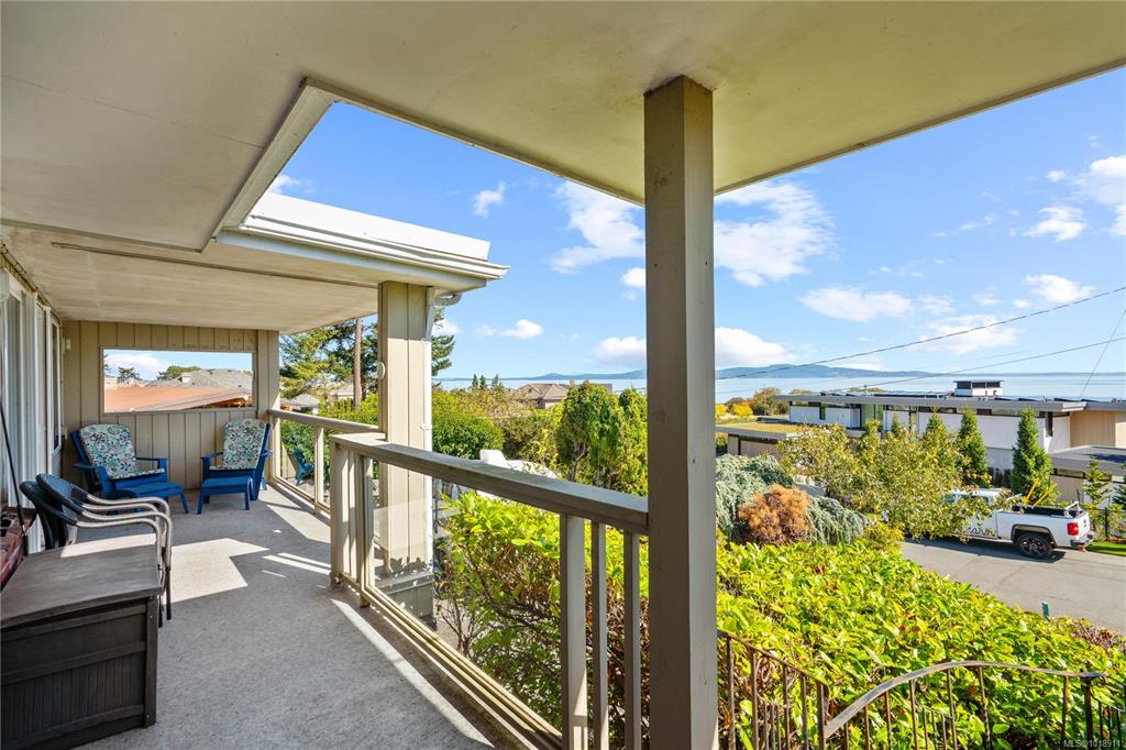 Fifth View of 4490 Shore Way, Saanich, BC, V8N 3V2