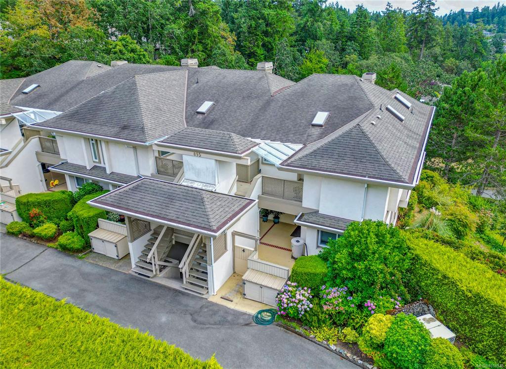 Third View of 895 Royal Oak Ave, The Gardens, Saanich, BC, V8X 3T3