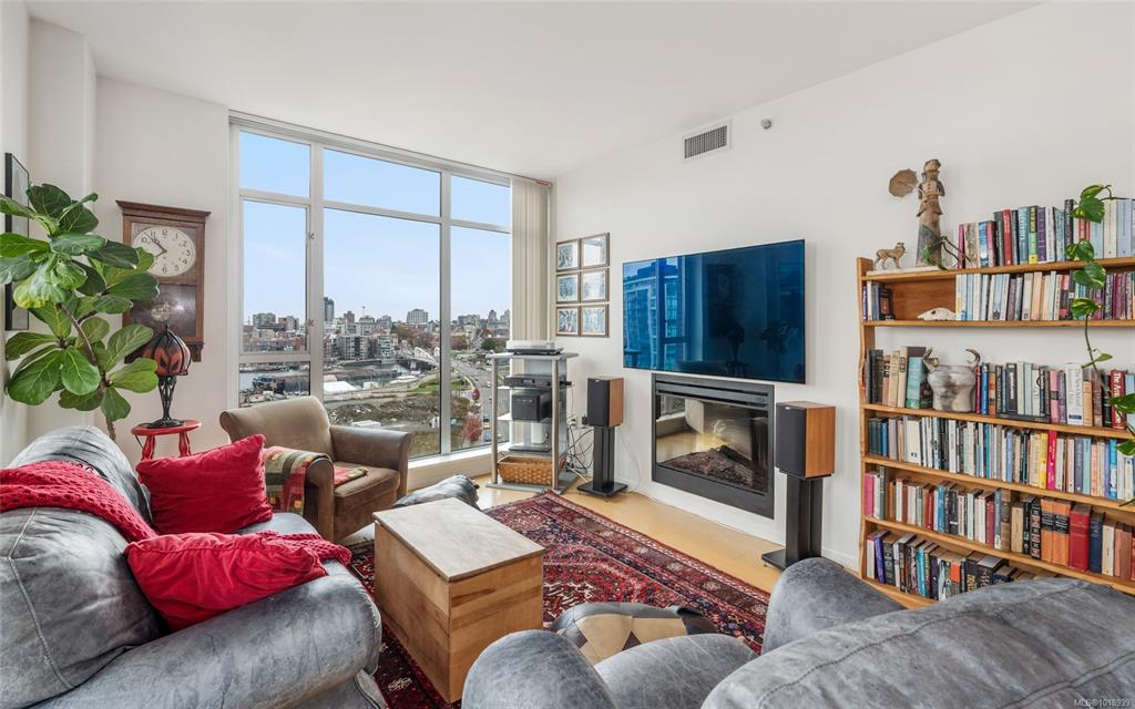 Fourth View of 100 Saghalie Rd, Victoria, BC, V9A 0A1