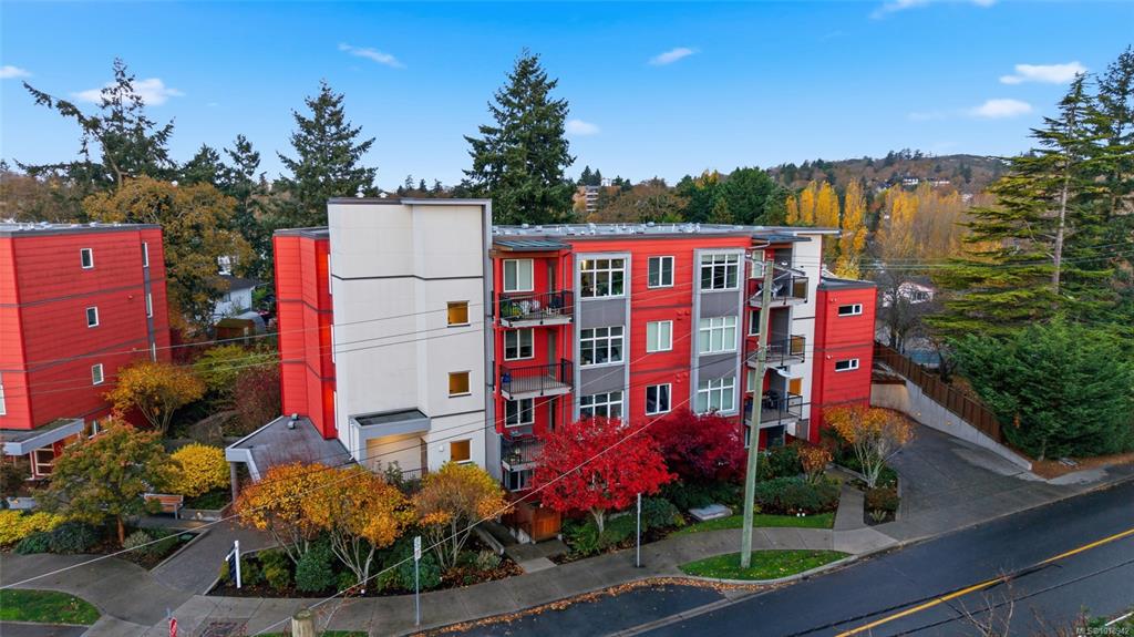 Second View of 4040 Borden St, Saanich, BC, V8X 2E9