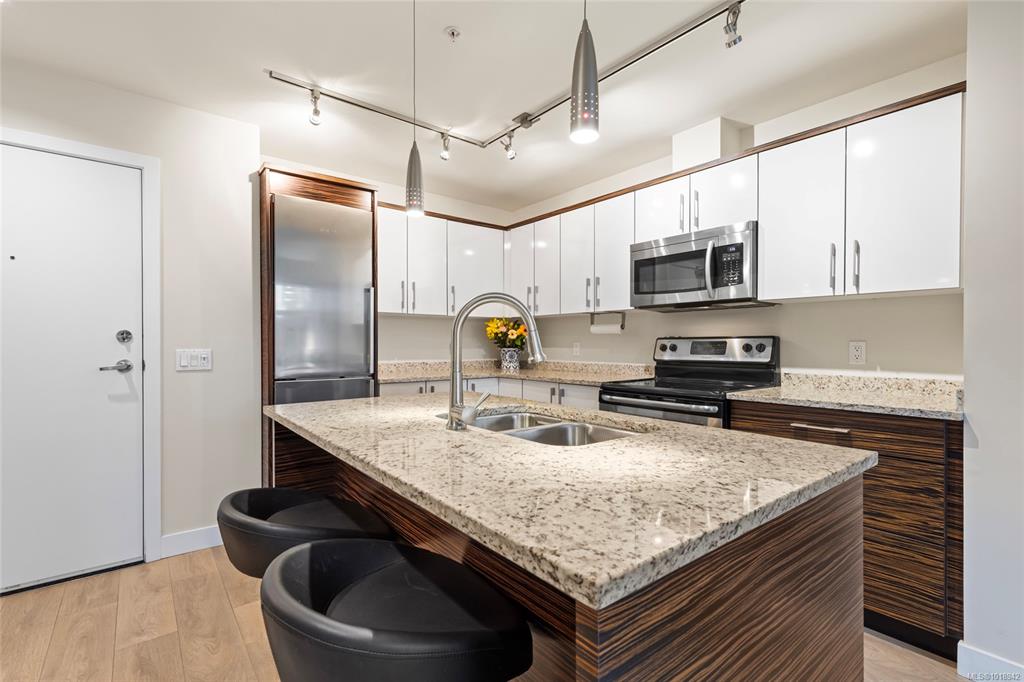 Third View of 4040 Borden St, Saanich, BC, V8X 2E9