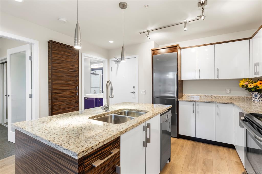 Fifth View of 4040 Borden St, Saanich, BC, V8X 2E9