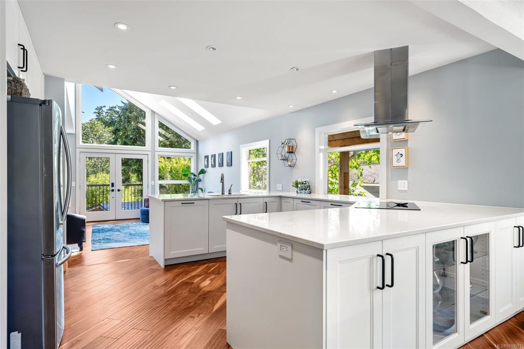 Fifth View of 920 Arundel Dr, Saanich, BC, V9A 2C3