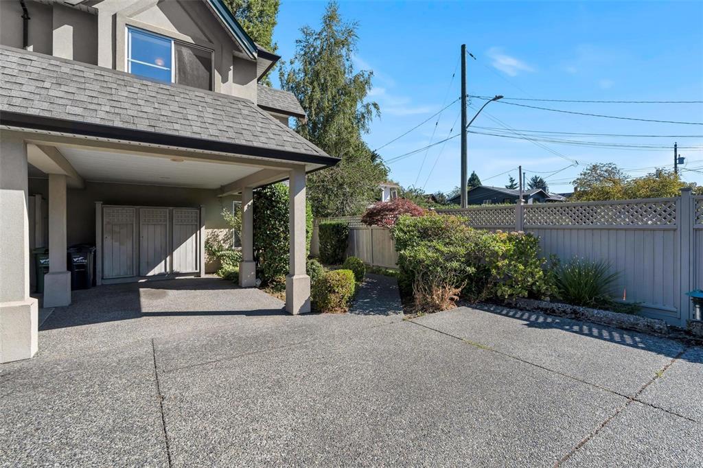 Fourth View of 2633 Shelbourne St, Victoria, BC, V8R 4M1