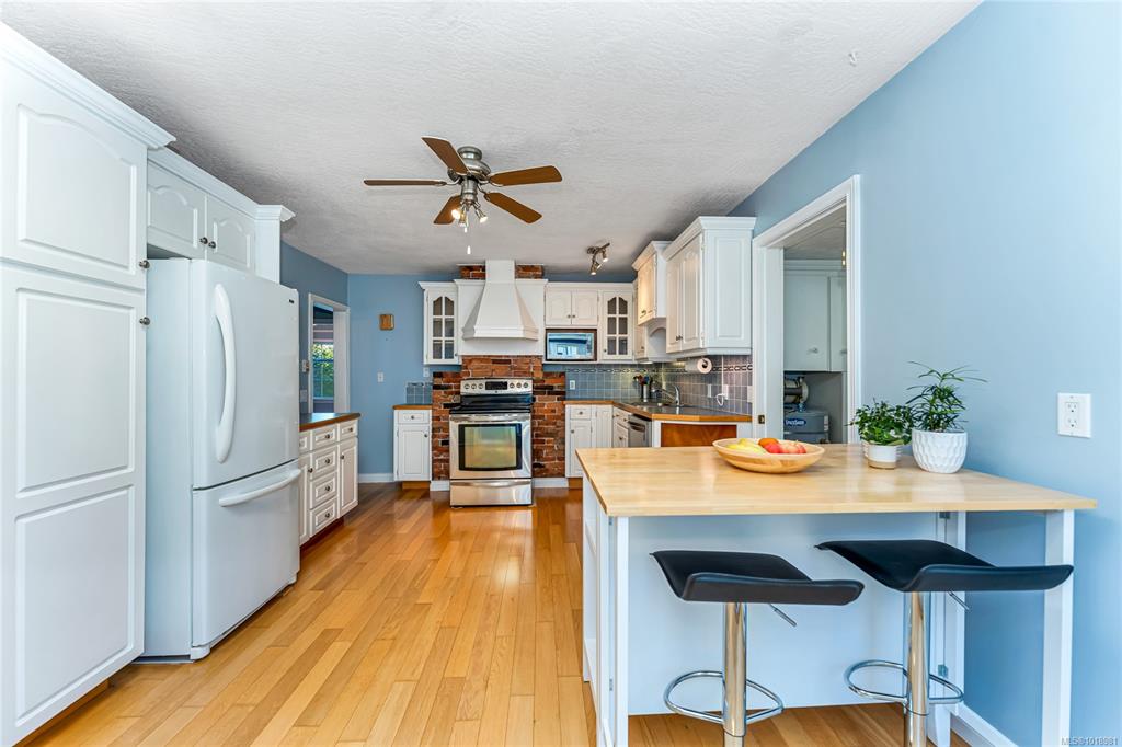 Fifth View of 3165 Wascana St, Saanich, BC, V9A 1W4