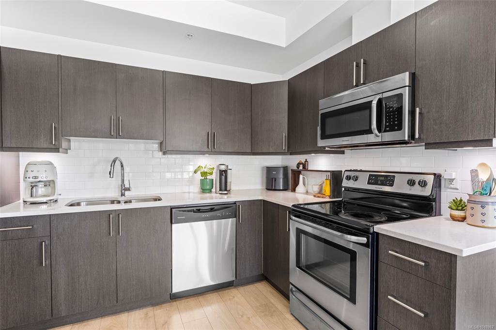 Fourth View of 317 Burnside Rd E, Victoria, BC, V9A 1A6