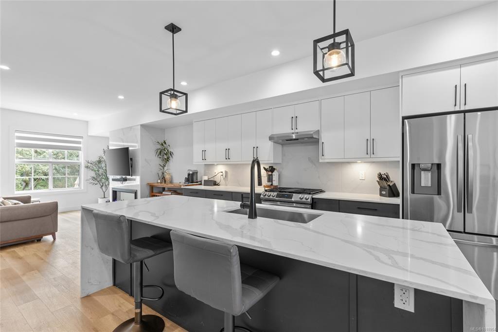 624 Strandlund Ave, 1018994, BC,