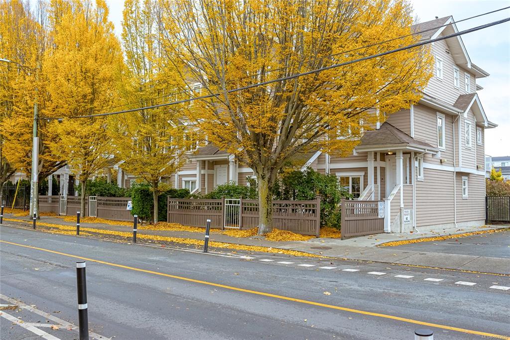 1043 Caledonia Ave, 1019020, BC,