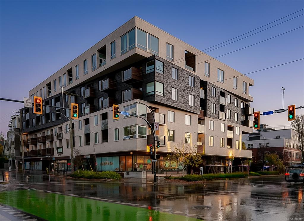 Second View of 1033 Cook St, Black and White, Victoria, BC, V8V 0E1