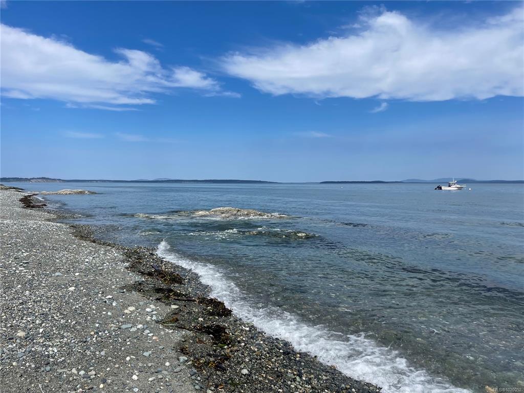 Fifth View of 985 Gloria Pl, Saanich, BC, V8Y 1L4