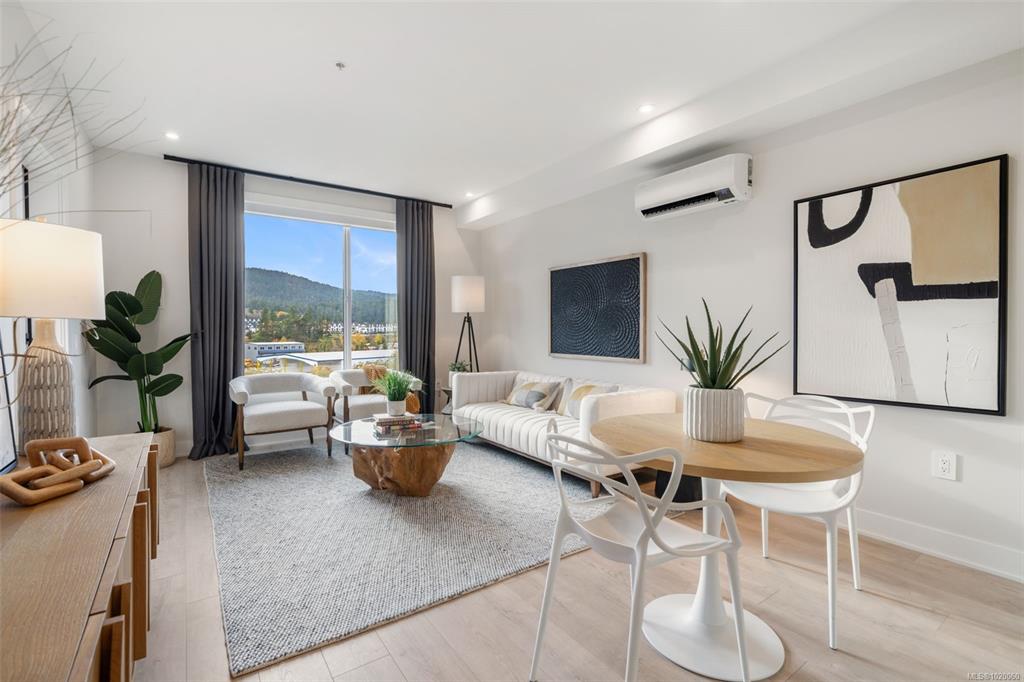 1371 Goldstream Ave, 1020060, BC,