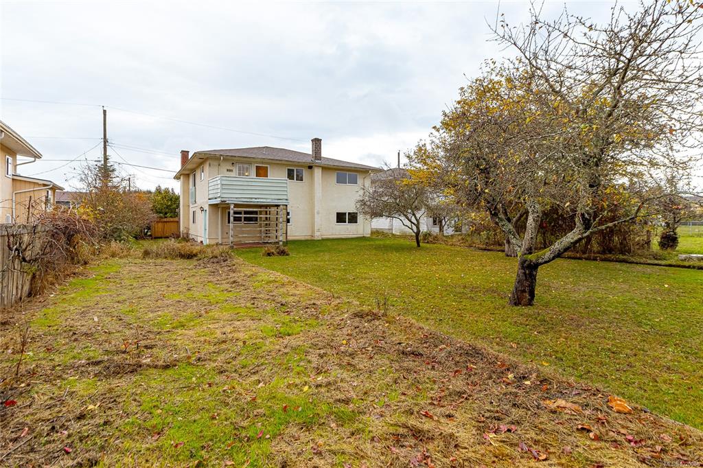 Third View of 1711 Teakwood Rd, Saanich, BC, V8P 3C8