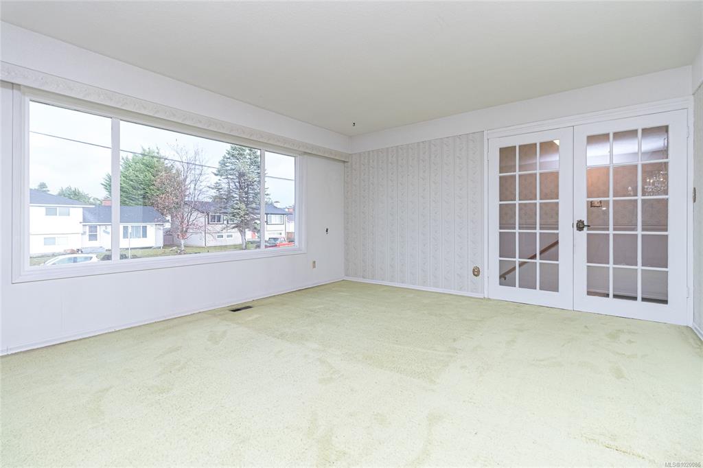 Fifth View of 1711 Teakwood Rd, Saanich, BC, V8P 3C8