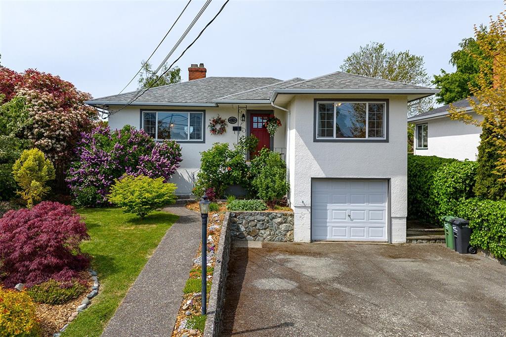 Fifth View of 1476 Stroud Rd, Victoria, BC, V8T 2K9