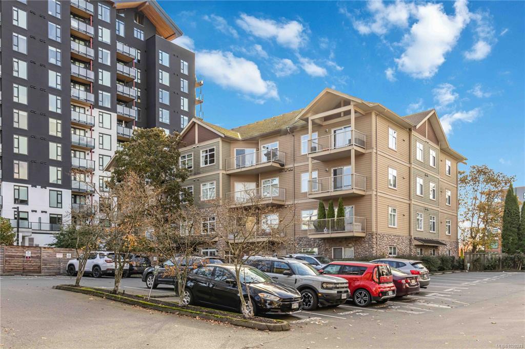 821 Goldstream Ave, 1020243, BC,