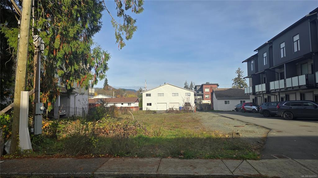 Third View of 231 First St, Duncan, BC, V9L 1R3