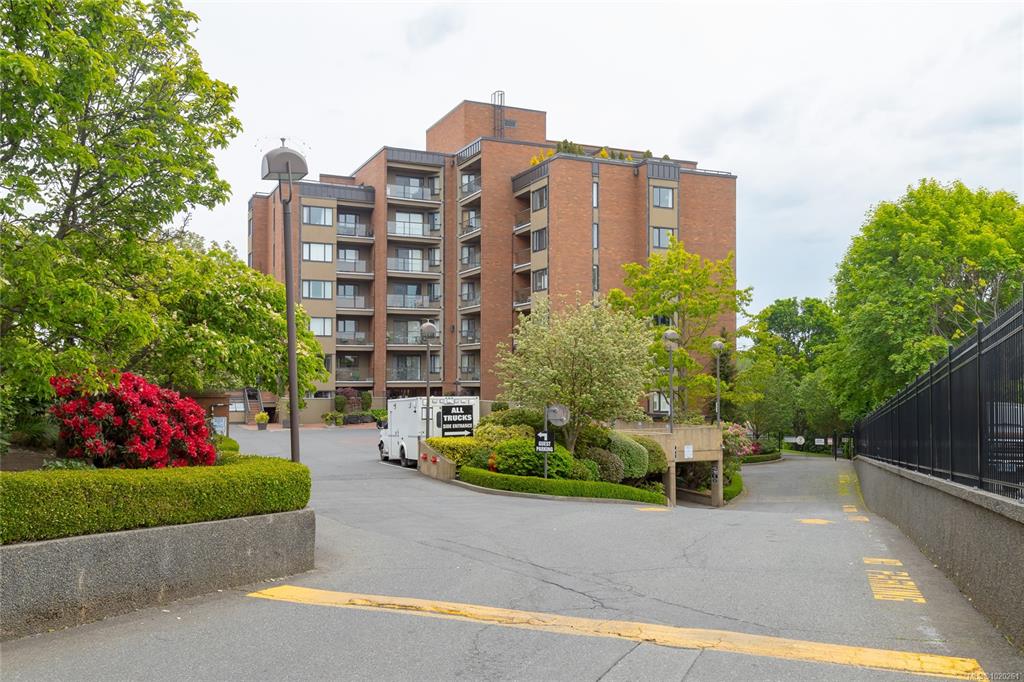 Third View of 103 Gorge Rd E, Victoria, BC, V9A 6Z2