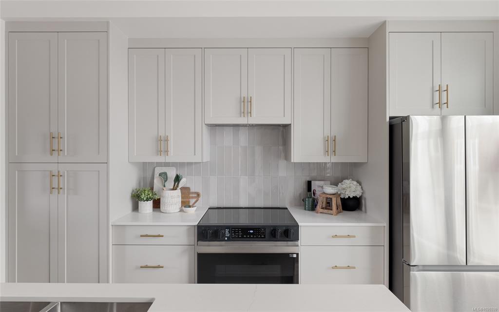 Second View of 2536 Shelbourne St, Emerson, Victoria, BC, V8R 4L5