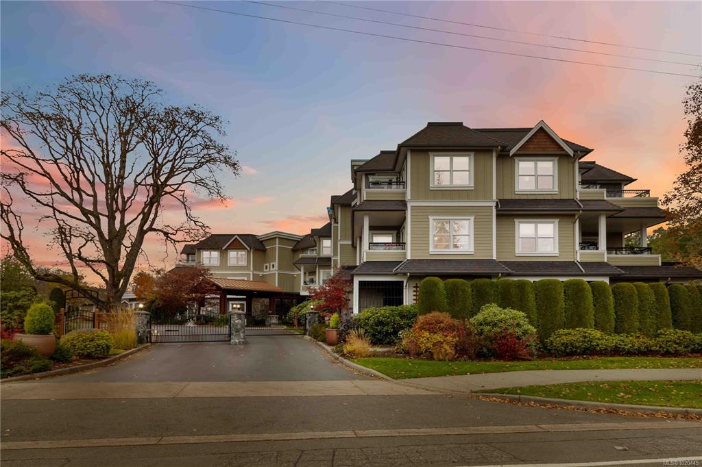 10520 Mcdonald Park Rd, 1020445, BC,