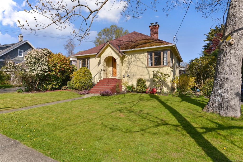 Fourth View of 1375 Monterey Ave, Oak Bay, BC, V8S 4V9