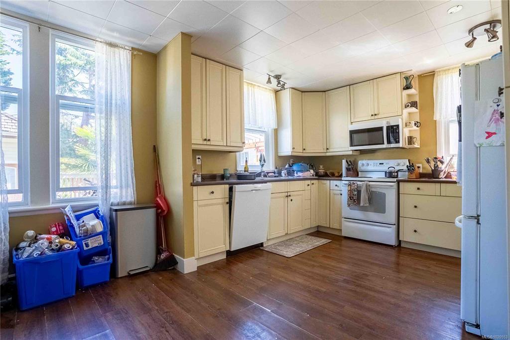 Fifth View of 2329 Dowler Pl, Victoria, BC, V8T 4H5