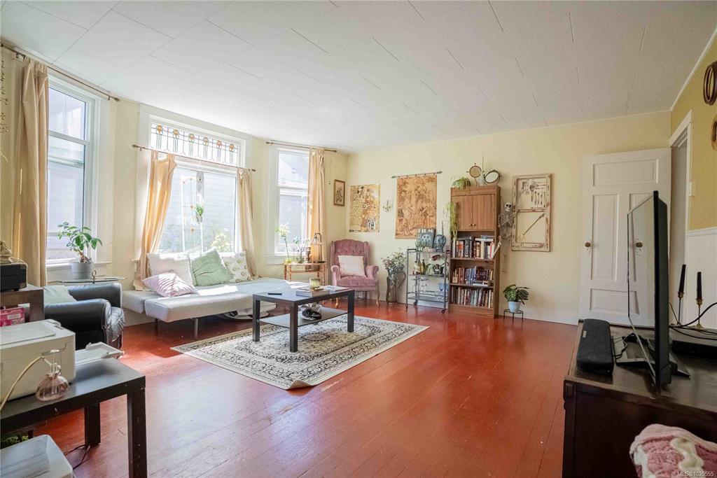 Fifth View of 2329 Dowler Pl, Victoria, BC, V8T 4H5