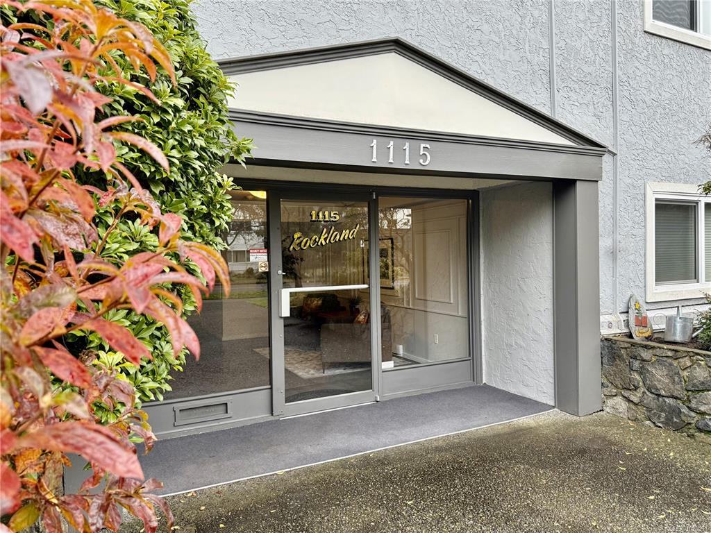 Second View of 1115 Rockland Ave, Victoria, BC, V8V 3H8