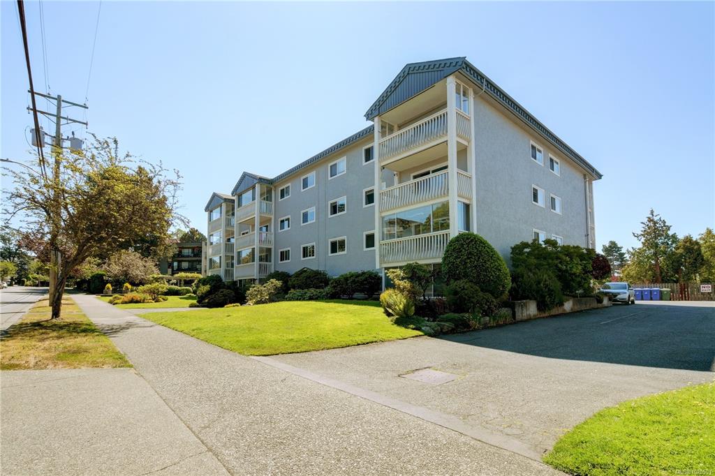 Third View of 1115 Rockland Ave, Victoria, BC, V8V 3H8