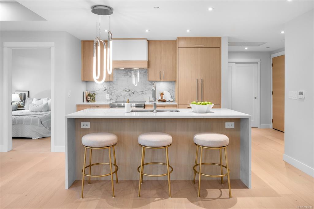 Fifth View of 5229 Cordova Bay Rd, Tiller & Grace, Saanich, BC, V8Y 2L1