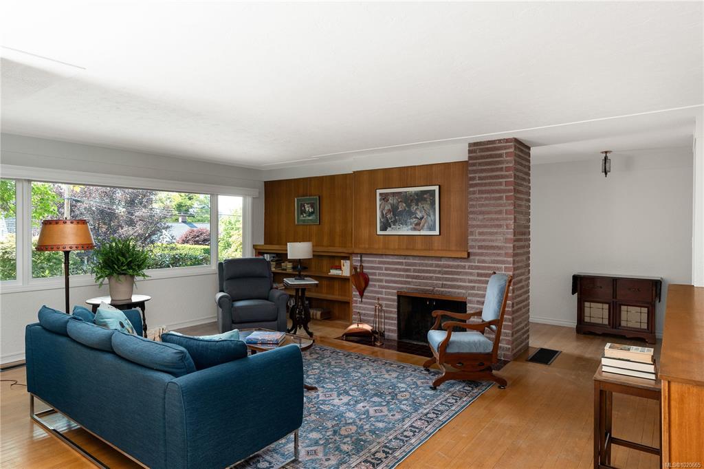 Fourth View of 645 Transit Rd, Oak Bay, BC, V8S 4Z4