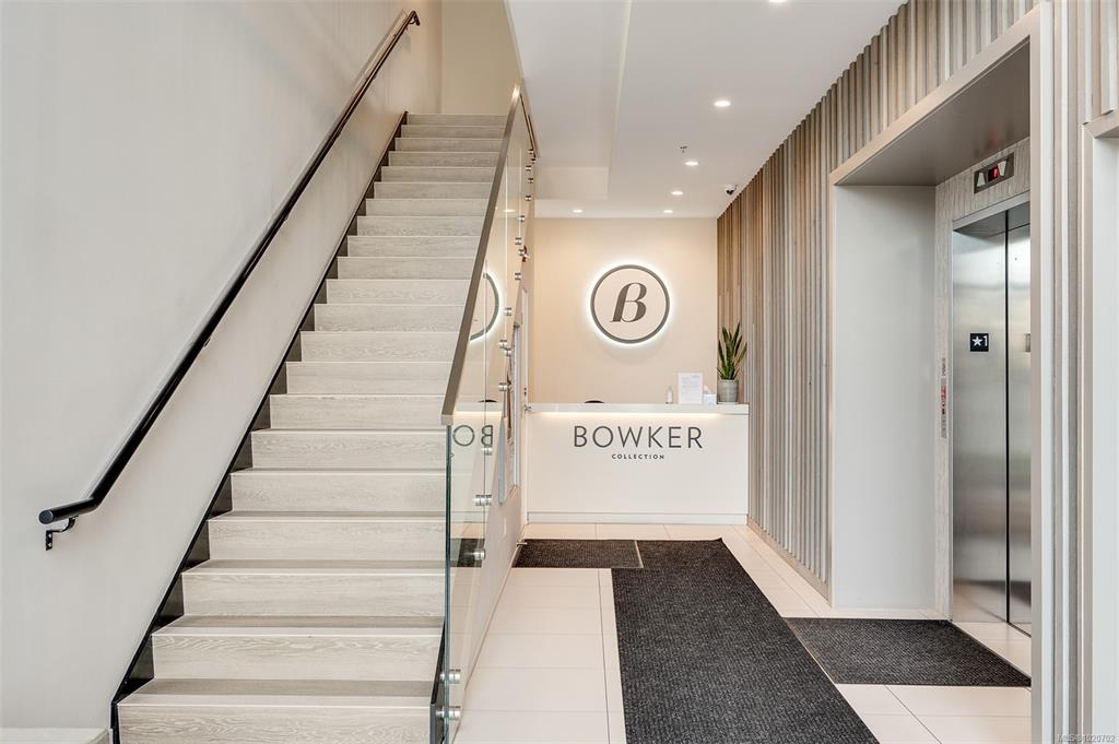 Fourth View of 2285 Bowker Ave, Bowker Collection, Oak Bay, BC, V8R 2E2