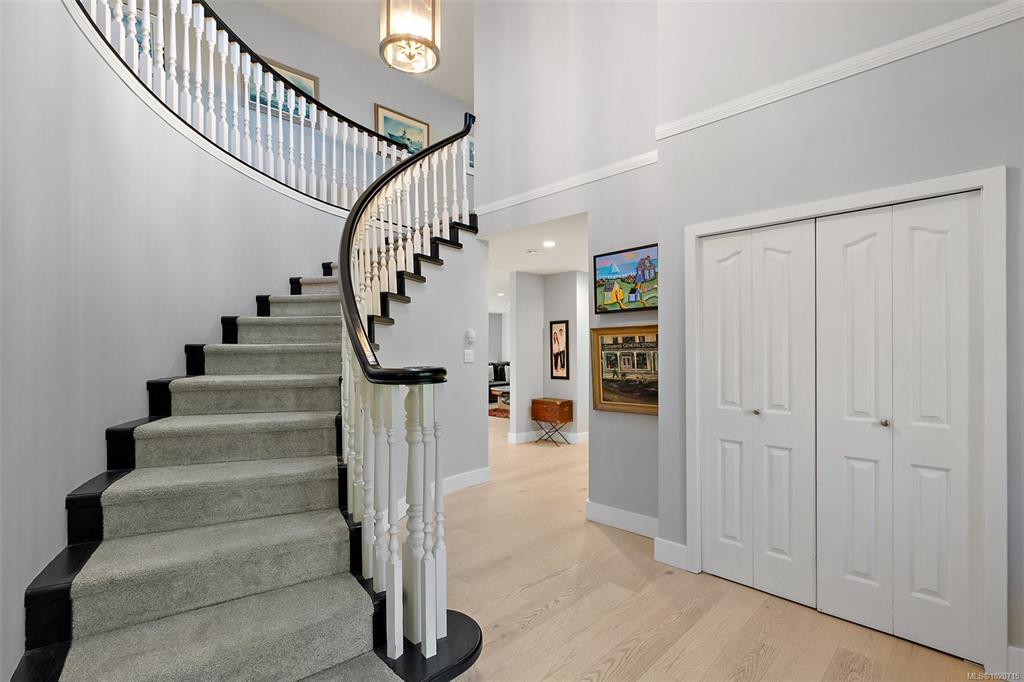 Fifth View of 2023 Runnymede Ave, Oak Bay, BC, V8S 2V5