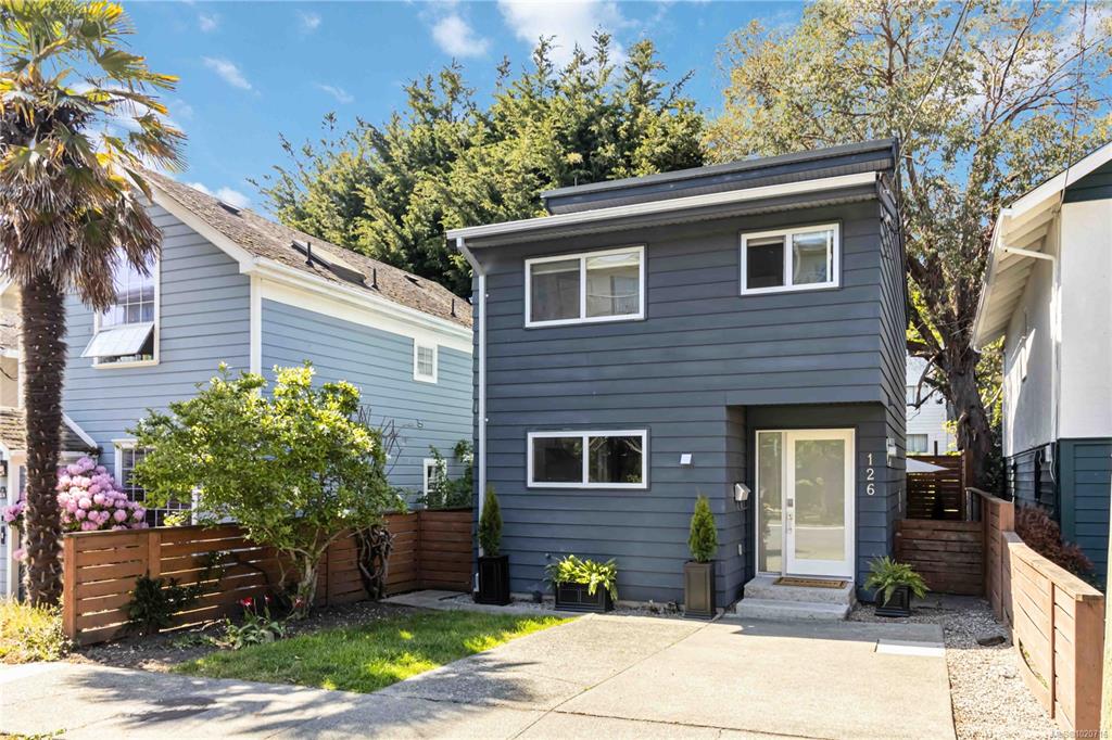 Third View of 126 Rendall St, Victoria, BC, V8V 2E5