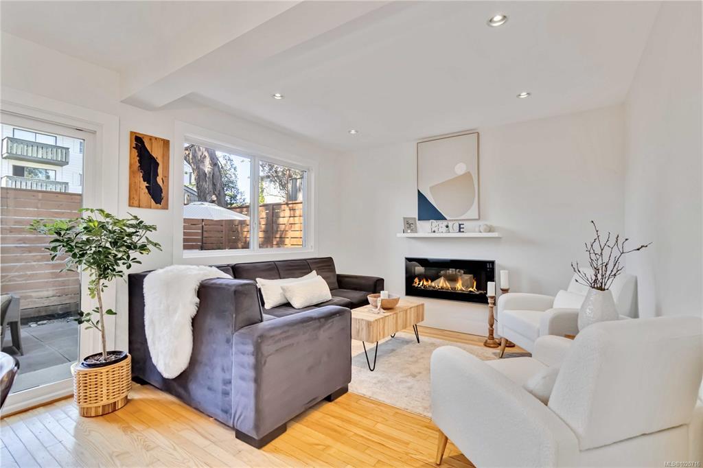 Fifth View of 126 Rendall St, Victoria, BC, V8V 2E5