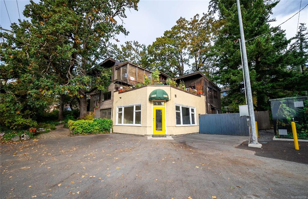 1168 Burnside Rd W, 1020732, BC,