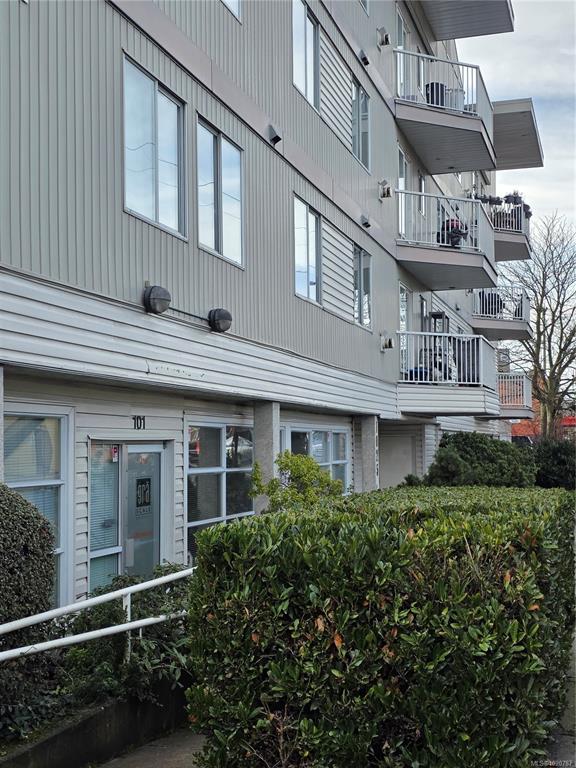 Fifth View of 1025 Hillside Ave, Victoria, BC, V8T 2A2